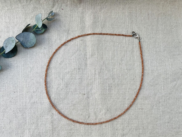 Deep Connection - Deine Aprikosen Mondstein Kette