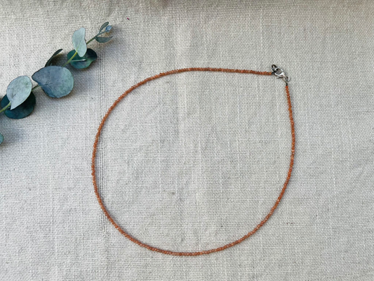 Deep Connection - Deine Aprikosen Mondstein Kette