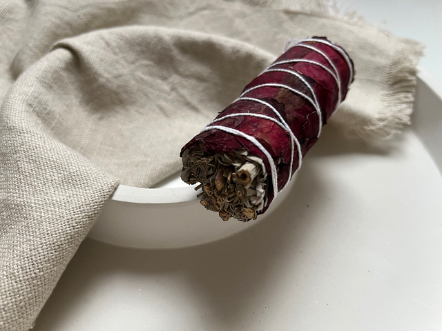 Weißer Salbei & Rosenblätter Räucherbündel 
